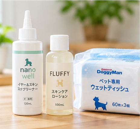 耳用洗浄液・目元用ローション・兼用ウェットシートが並んでいる様子